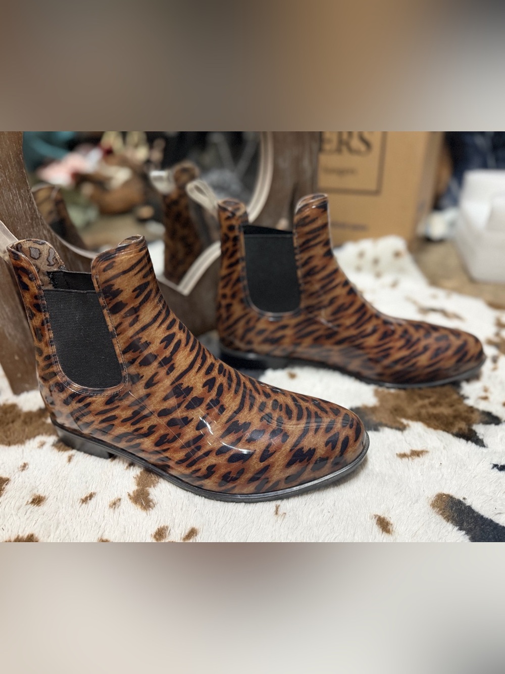 SO Leopard-Print Chelsea Rain Boots - Brown & Black